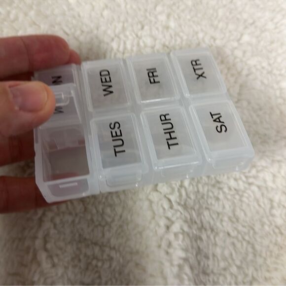 Vera Bradley Lemon Grove Blue Yellow Green Zip Travel Pill Case - Picture 2 of 16